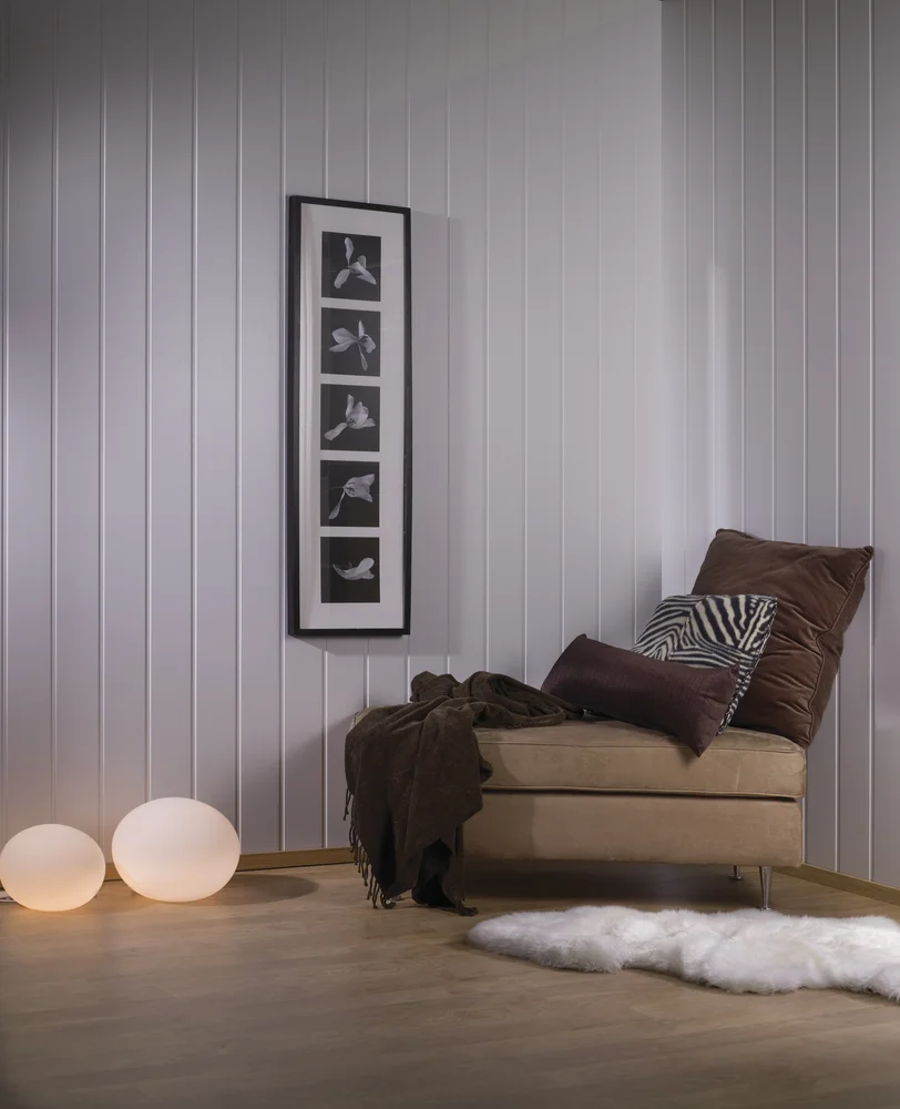 Veggpanel MDF skygge/skrå hvit 11x620x2390 mm | Ferdigmalt interiørpanel v:1752361