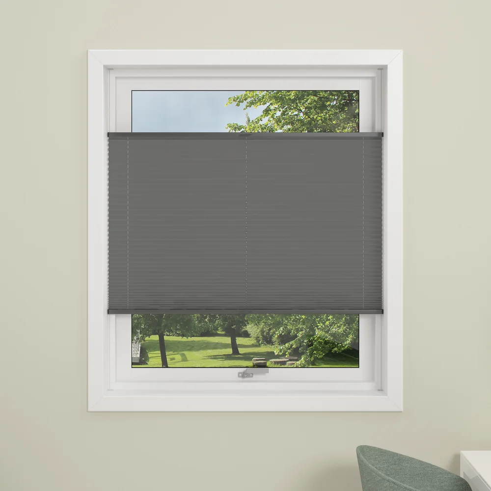 DEBEL PLISSÉGARDIN FLEX LYSDEMPENDE GRÅ 130X130 v:3028891